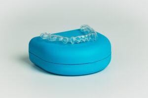 The Best 10 Ways to Clean Your Retainer - Amazing Smiles Orthodontics